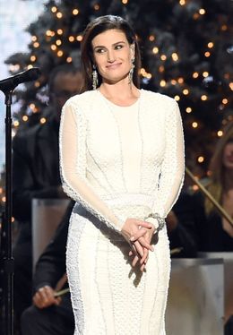 映画の中で「Let It Go ありのままで」を歌っているイディナ・メンゼル