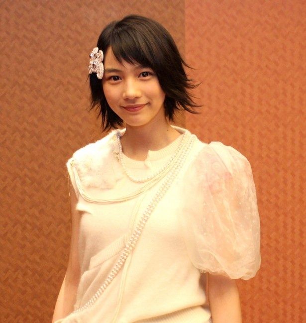透明感あふれる笑顔がキュート！能年玲奈にコメディを演じる楽しさを聞いた