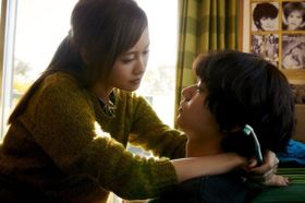 前田敦子が恥じらいながら恋人に迫るなど、大胆なシーンに挑戦！