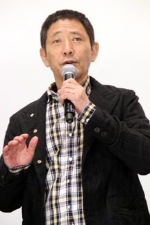 『深夜食堂』の完成披露舞台挨拶に登壇した小林薫
