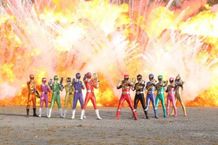 2大ヒーローが共演する『烈車戦隊トッキュウジャーVSキョウリュウジャー THE MOVIE』