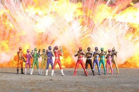 2大ヒーローが共演する『烈車戦隊トッキュウジャーVSキョウリュウジャー THE MOVIE』