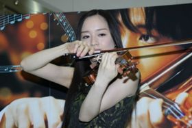 美人ヴァイオリニスト宮本笑里が名器「ストラディヴァリウス」 で演奏