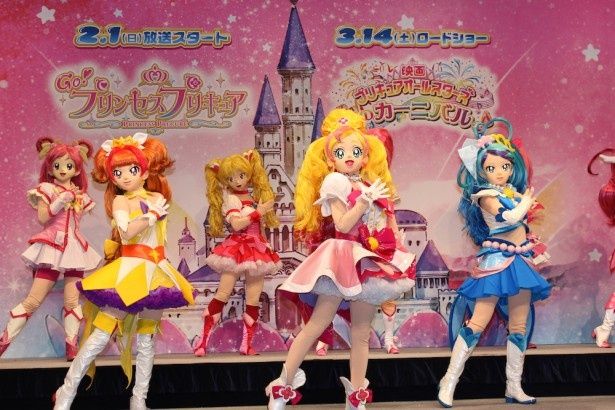 最後には15人のプリキュアがダンス