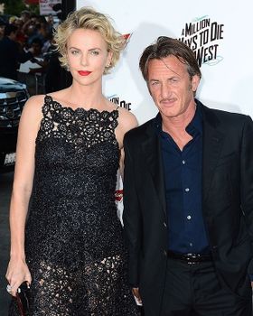 2013年12月から交際をしているショーン・ペンとシャーリーズ・セロン