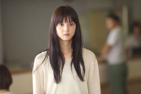 初のシングルマザー役で複雑な心情を表現している佐々木希
