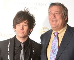 1月に結婚したスティーヴン・フライ(57)とエリオット・スペンサー(27)