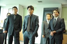 ヤスケンこと安田顕がチンピラ軍団のボスを演じる！