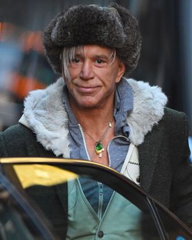 恋人の前で涙する姿をパパラッチされたミッキー・ローク