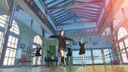 アリスのしなやかな動きや窓から入る光など美しい映像は必見