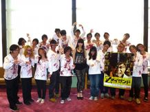 シシド・カフカがゾンビと異色コラボ！