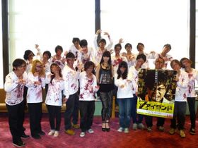 シシド・カフカがゾンビと異色コラボ！