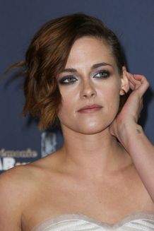 クリステン・スチュワートがアメリカ人女優で初めてセザール賞を受賞！
