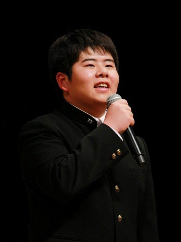 涼子と共に死体を発見する重要なキャラクター・野田健一役(前田航基)