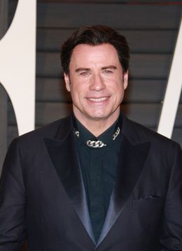 女性たちに触りすぎてセクハラ疑惑のジョン・トラボルタ