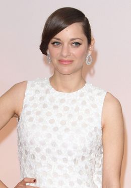 一見シンプルに見えるマリオン・コティヤール