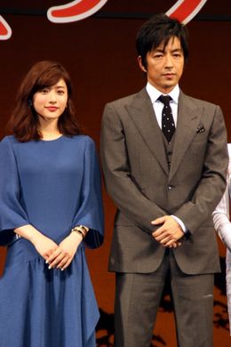 『風に立つライオン』で共演した大沢たかおと石原さとみ