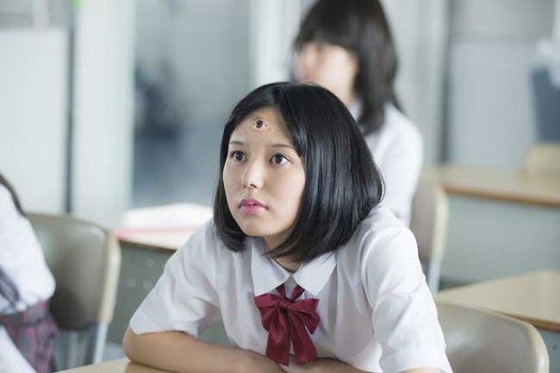 仙台出身のアイドルシンガーソングライター、みきちゅはおでこに目のある少女役に