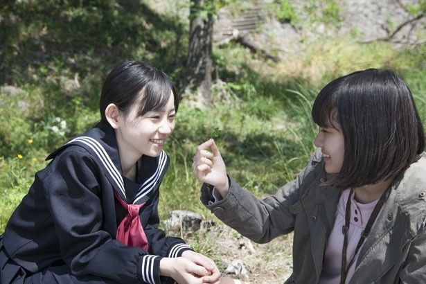 儚げな表情を見せるなど、幅広い演技力を披露(『迷宮カフェ』)