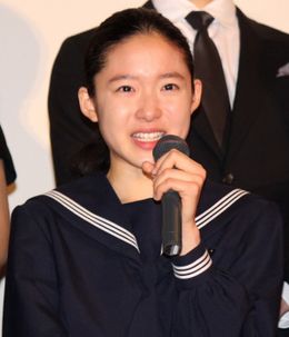 藤野涼子、初日舞台挨拶で感激の涙！