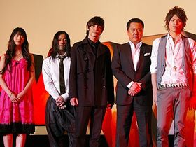 左から・山下リオ、 山田孝之、玉木宏、石橋凌、山本裕典