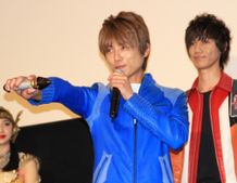 杉浦太陽、「コスモス！」と変身ポーズを披露！