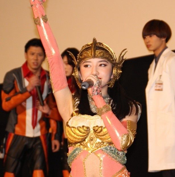 女戦士・アレーナ役を演じる小宮有紗