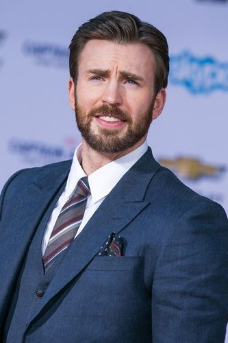 クリス・エヴァンスがリリー・コリンズと交際？