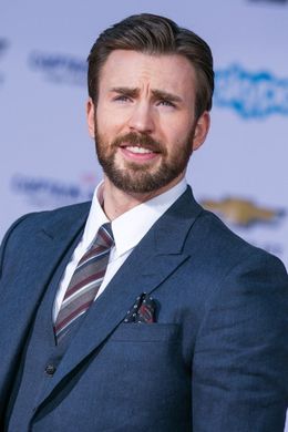 リリー・コリンズと交際が噂されるクリス・エヴァンス