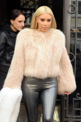 最近、突然金髪になったキム・カーダシアン