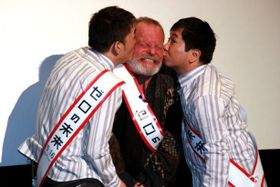 爆笑問題がテリー・ギリアム監督に熱いキス！