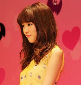 舞台挨拶に登壇した桐谷美玲。ヴァンパイアの役作りについて「純粋で一生懸命な少女が一途に恋をしている感覚で演じた」と熱く語った