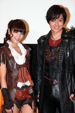 『牙狼 〈GARO〉−GOLD STORM− 翔』の初日舞台挨拶に登壇した栗山航と南里美希