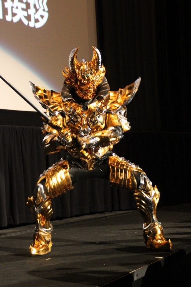 黄金騎士ガロ翔がパフォーマンスを披露