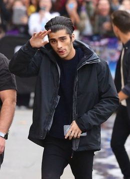 婚約者のペリー・エドワーズのせいで1Dを脱退したといわれているゼイン