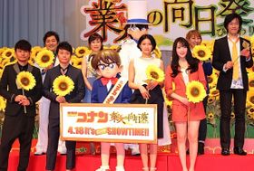 劇場版の完成披露でコナンと怪盗キッドが対決！