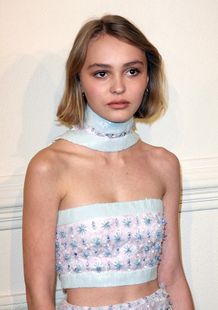 ジョニー・デップの娘リリー・ローズ。母親のヴァネッサ・パラディにもそっくり！