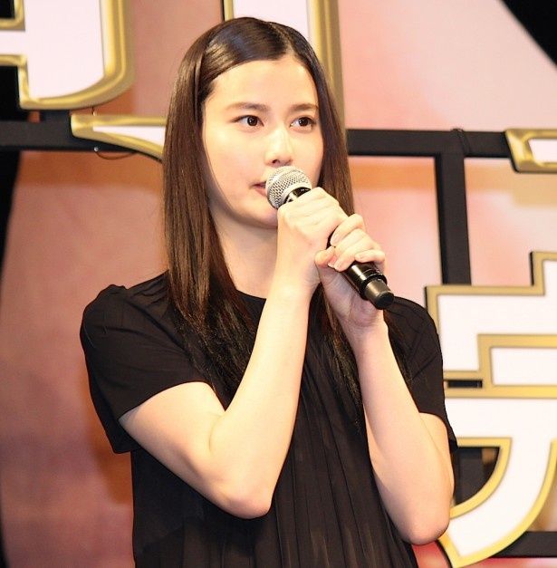 村野里美役を演じる橋本愛