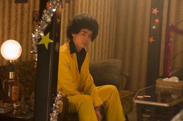 主人公の崖っぷちのホスト・ナオキを演じる菅田将暉