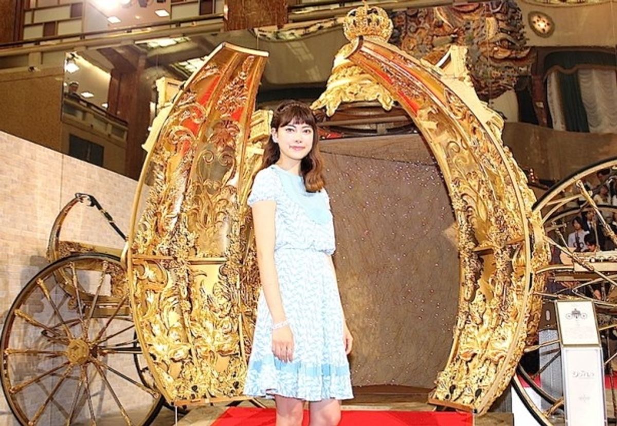 日本橋にシンデレラの魔法の馬車が登場！森星も感激｜最新の映画 