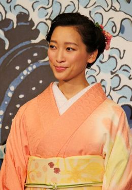 ジャパンプレミアに晴れやかな着物姿で登場した杏