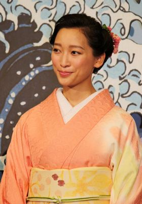 ジャパンプレミアに晴れやかな着物姿で登場した杏