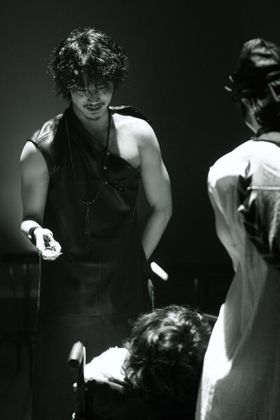 壮絶な拷問が繰り広げられる『ソレダケ　that's it』のワンシーン