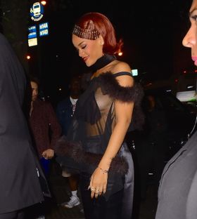 いつも露出多めのリアーナも今回の乳輪もろ透けはハプニング？