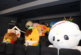 ゆるキャラたちが『新劇場版 頭文字D Legend2 闘走』を鑑賞！