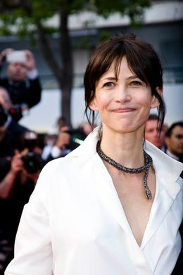 ショーツが丸見えになってしまったソフィー・マルソー