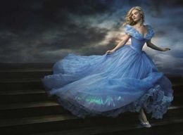 公開4週目で累計興収が40億円を突破した『シンデレラ』