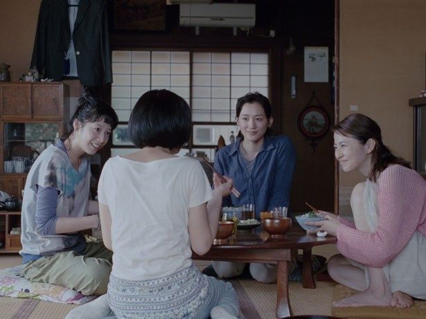 4姉妹が家族として互いに絆を深めていく