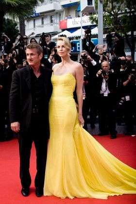 「素晴らしい」と絶賛されたシャーリーズ・セロンのドレス姿