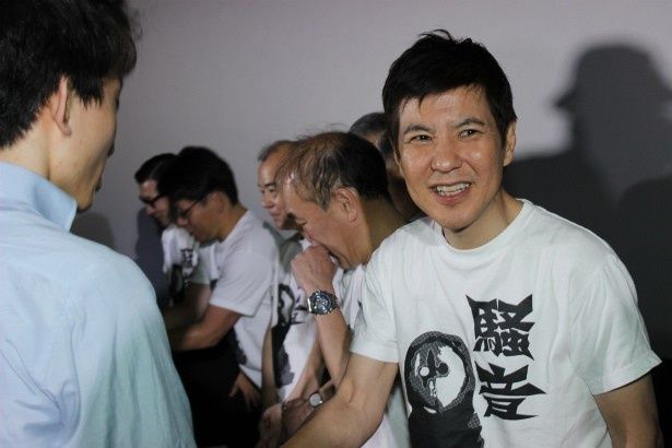 初監督作『騒音』でサイン入りパンフお渡し会に参加した関根勤